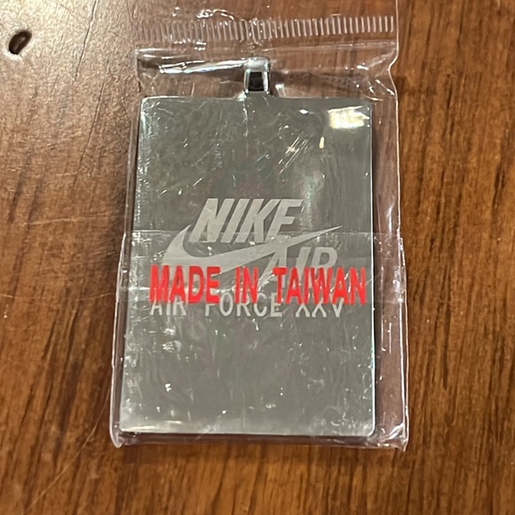 Nike Air Force One 1 Mr Shoe 410 Baltimore vintage hang tag 2005 key chain Bmore - Picture 2 of 7